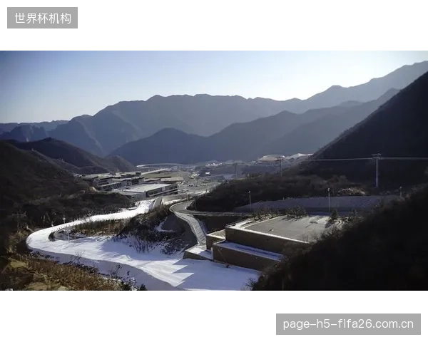延庆国家高山滑雪中心延伸“科技冬奥”成果，应用高速摄像与AI分析技术优化U型场地技巧队运动员的起跳一致性